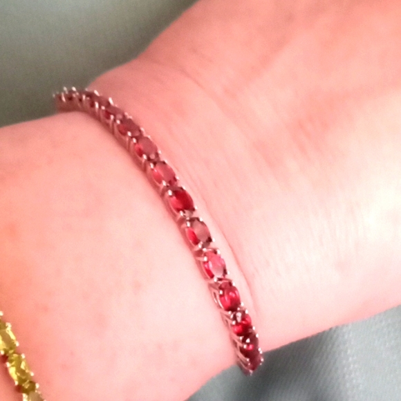 MOZAMBIQUE GARNET, NATURAL WHITE ZIRCON BRACELET - Picture 7 of 10